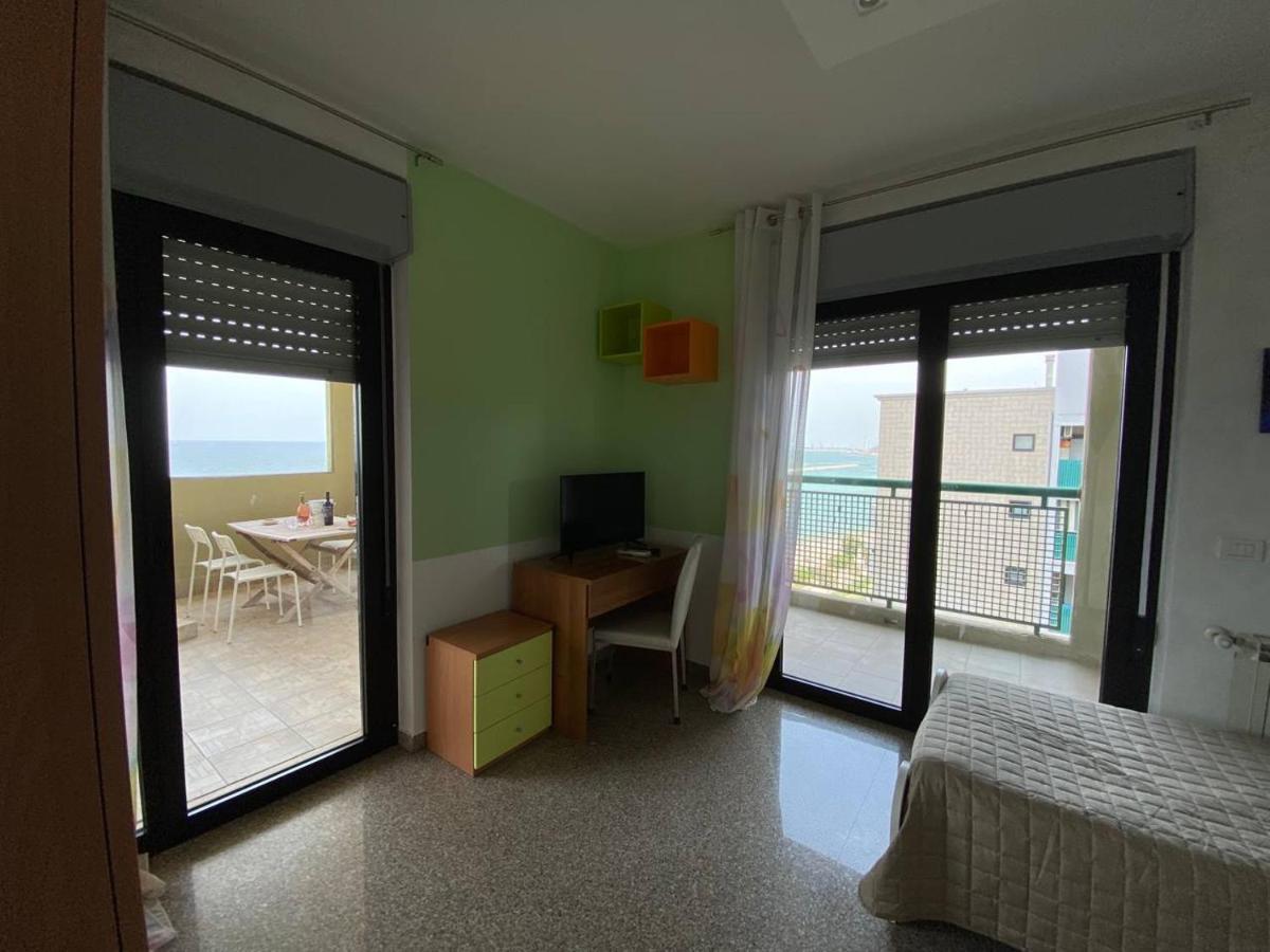 Fronte Mare By Apulia Accommodation Bari Extérieur photo